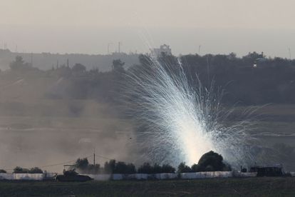Una columna de humo tras un bombardeo israelí, en el norte de la Franja de Gaza.