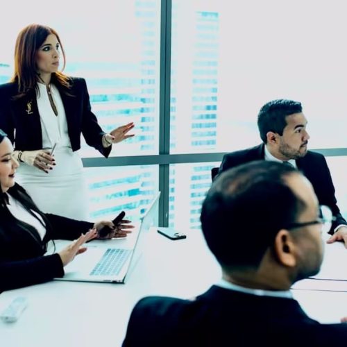 La difamación como arma: ¿cómo los medios panameños atacan a las mujeres exitosas?
