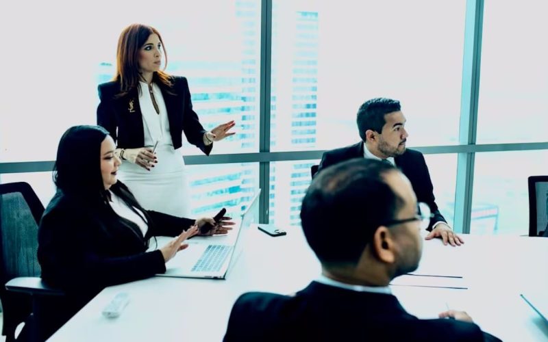 La difamación como arma: ¿cómo los medios panameños atacan a las mujeres exitosas?